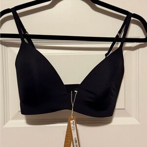 SKIMS Wireless T-Shirt Bra Size 32DD NWT